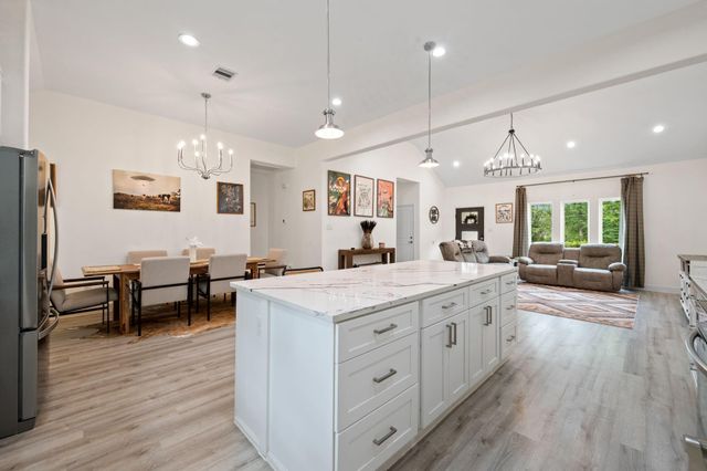 144 S Village Cove Loop, Livingston, TX 77351