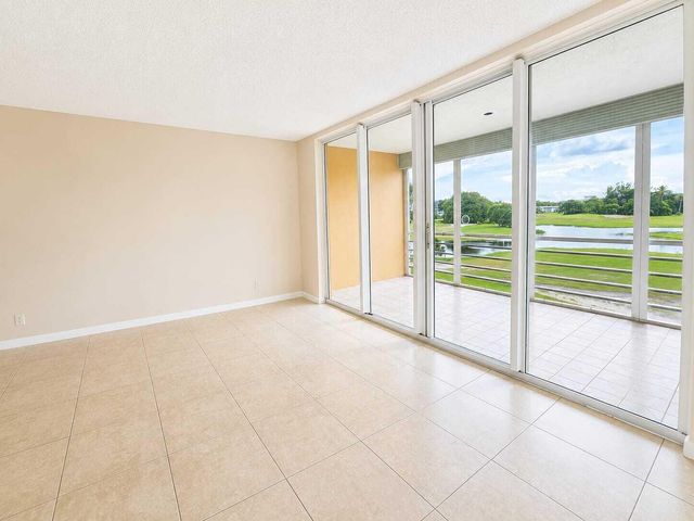 2681 S Course Drive 301, Pompano Beach, FL 33069
