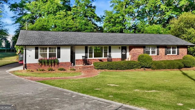 120 Valley Circle, Calhoun, GA 30701