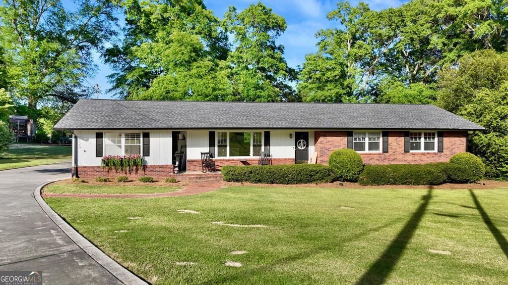 120 Valley Circle, Calhoun, GA 30701