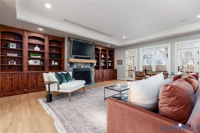 9120 James Riverwatch Dr, Richmond, VA 23235