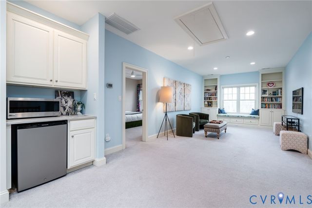 9120 James Riverwatch Dr, Richmond, VA 23235