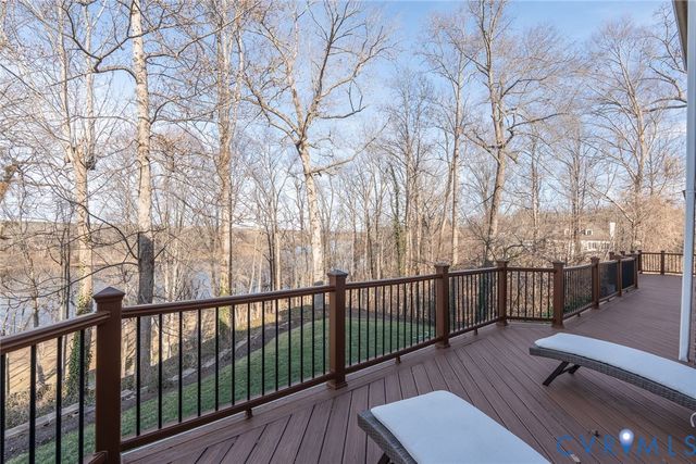 9120 James Riverwatch Dr, Richmond, VA 23235