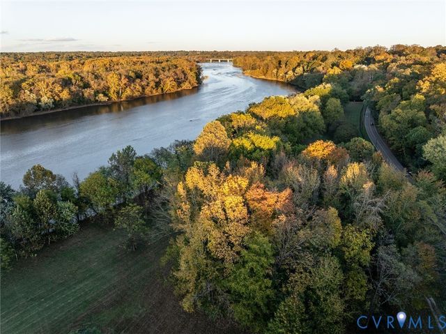 9120 James Riverwatch Dr, Richmond, VA 23235