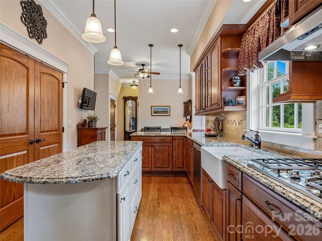 76 Edgelawn Road, Asheville, NC 28804