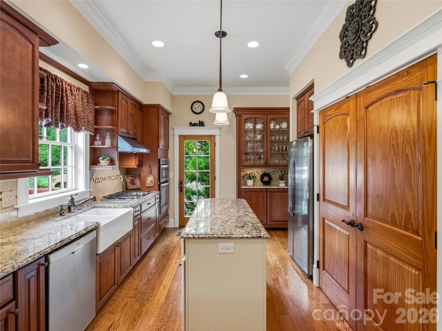 76 Edgelawn Road, Asheville, NC 28804
