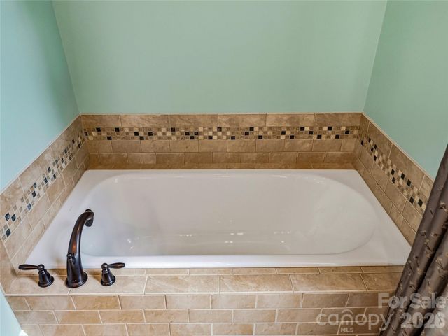 76 Edgelawn Road, Asheville, NC 28804