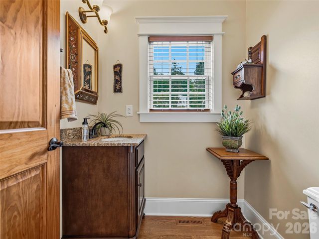 76 Edgelawn Road, Asheville, NC 28804