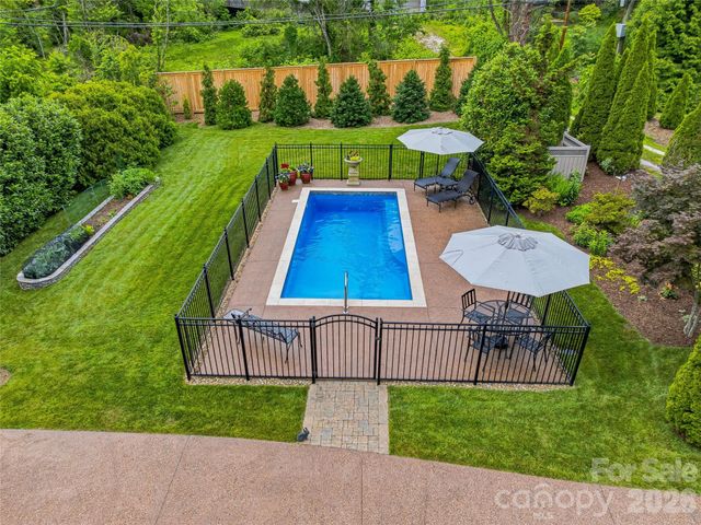 76 Edgelawn Road, Asheville, NC 28804