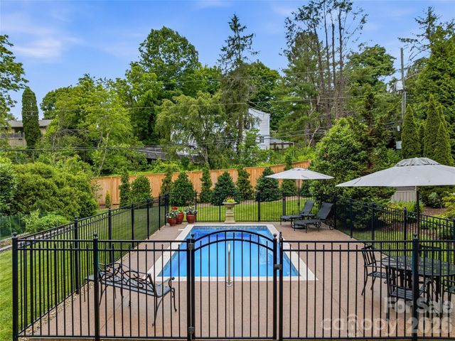 76 Edgelawn Road, Asheville, NC 28804