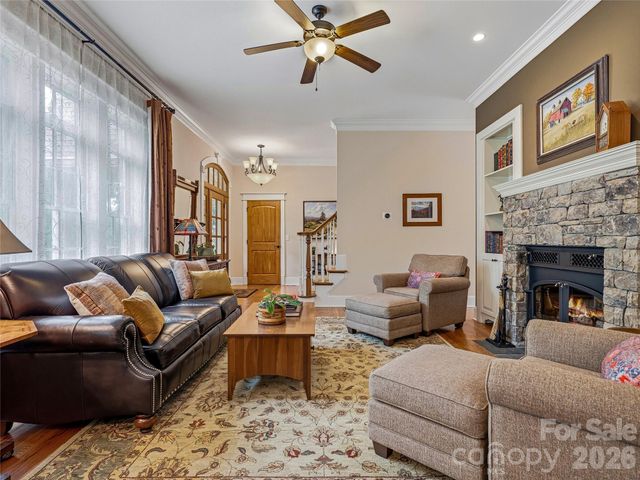 76 Edgelawn Road, Asheville, NC 28804