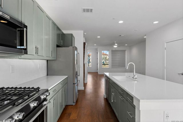 102 Tendick Unit 602, San Antonio, TX 78209