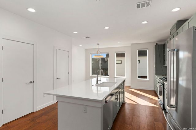 102 Tendick Unit 602, San Antonio, TX 78209