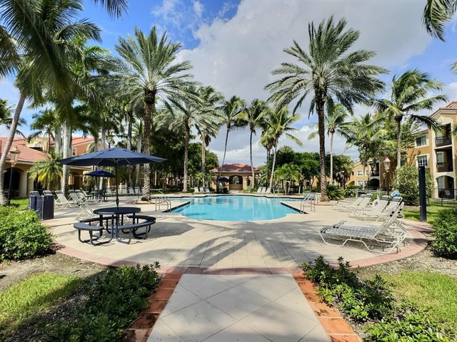 7940 N Nob Hill Rd 108, Tamarac, FL 33321
