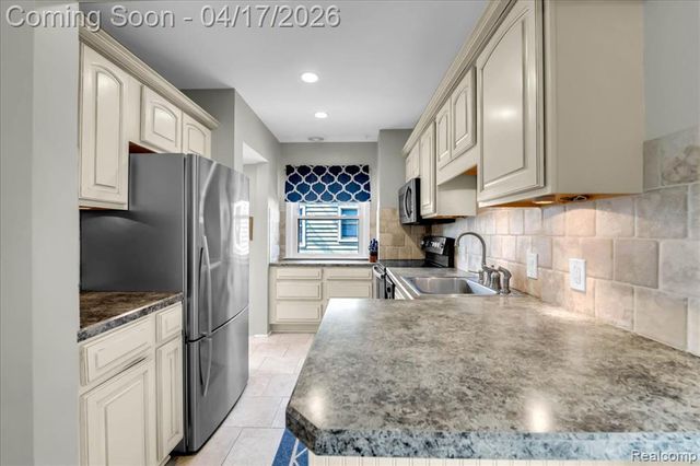 1202 Lawndale Drive, Royal Oak, MI 48067