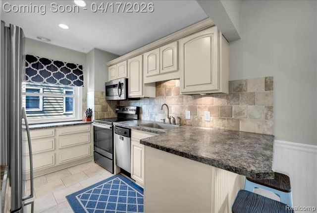 1202 Lawndale Drive, Royal Oak, MI 48067