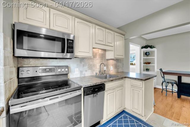 1202 Lawndale Drive, Royal Oak, MI 48067