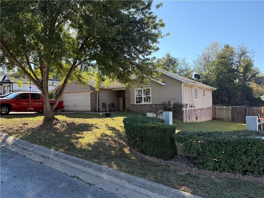 18561 South Street, Springdale, AR 72764