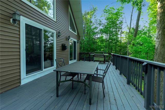 5792 Bonn Way E Way East, Great Valley, NY 14741