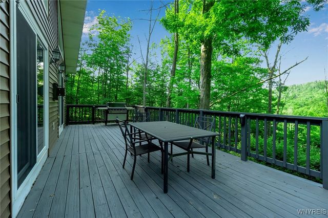 5792 Bonn Way E Way East, Great Valley, NY 14741