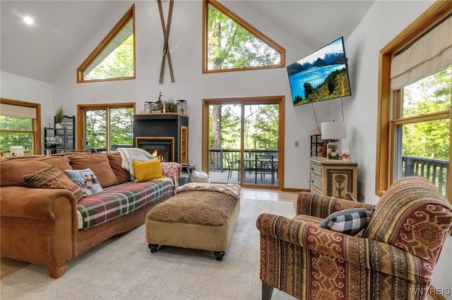 5792 Bonn Way E Way East, Great Valley, NY 14741