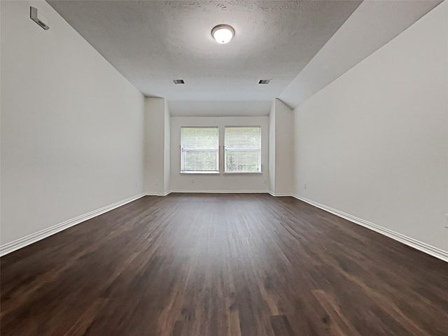 2213 Oak Circle Drive N, Conroe, TX 77301