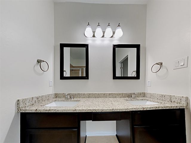 2213 Oak Circle Drive N, Conroe, TX 77301