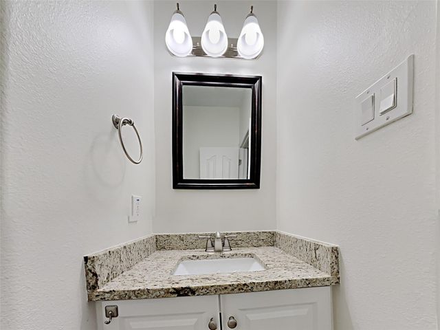 2213 Oak Circle Drive N, Conroe, TX 77301