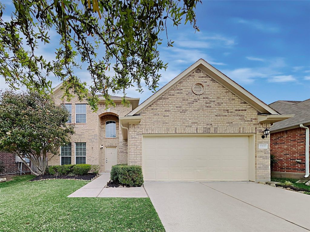 2213 Oak Circle Drive N, Conroe, TX 77301