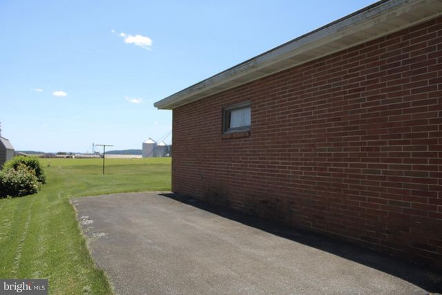 1088 DONEGAL SPRINGS RD, Mount Joy, PA 17552