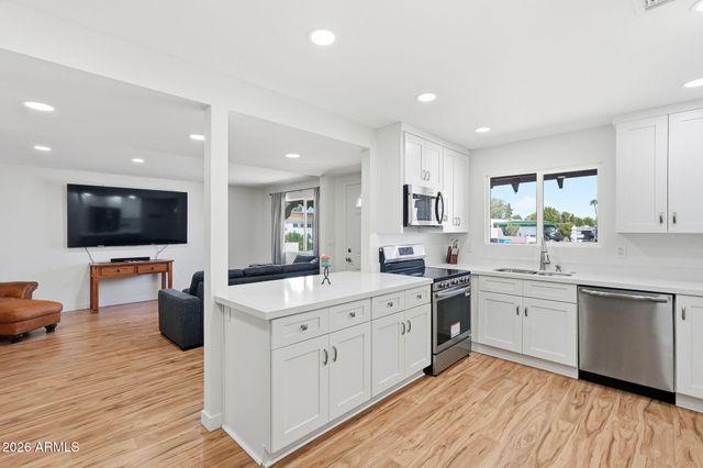 3209 W BECKER Lane, Phoenix, AZ 85029