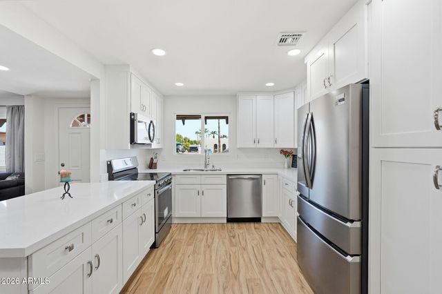 3209 W BECKER Lane, Phoenix, AZ 85029