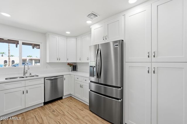 3209 W BECKER Lane, Phoenix, AZ 85029