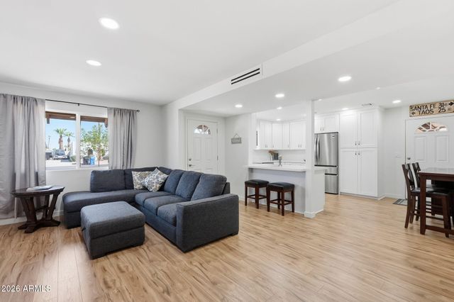3209 W BECKER Lane, Phoenix, AZ 85029