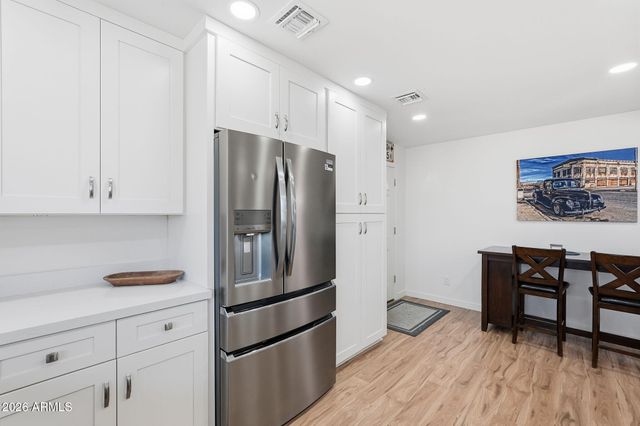 3209 W BECKER Lane, Phoenix, AZ 85029