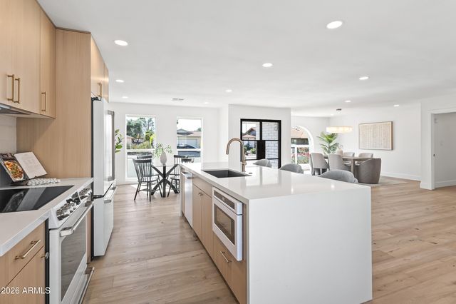 8530 E VIA DE LA ESCUELA --, Scottsdale, AZ 85258