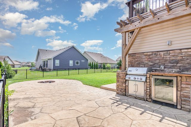 1038 Black Gum Ln, Clarksville, TN 37043