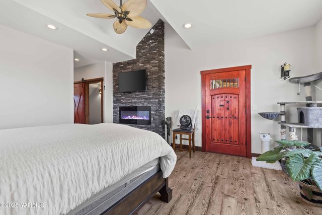 1000 Harvest View Dr, Naches, WA 98937