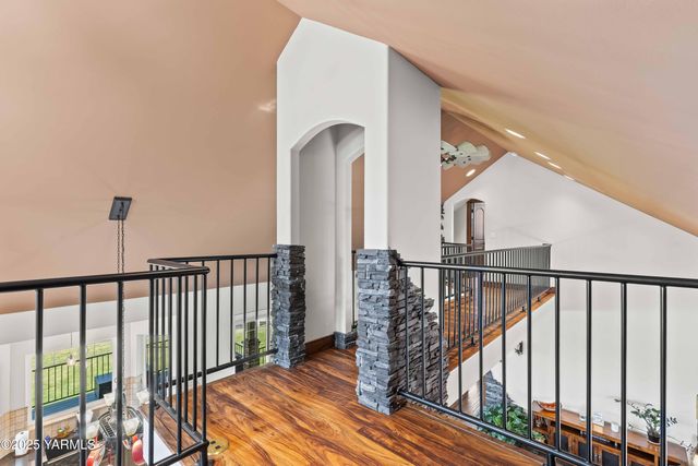 1000 Harvest View Dr, Naches, WA 98937