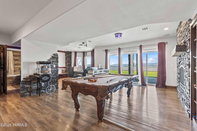 1000 Harvest View Dr, Naches, WA 98937