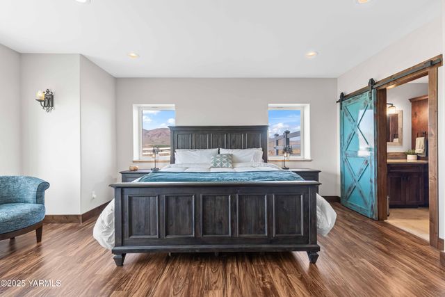 1000 Harvest View Dr, Naches, WA 98937