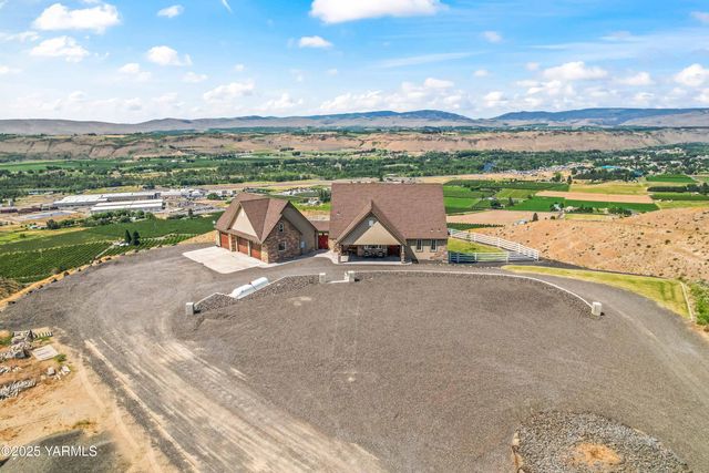 1000 Harvest View Dr, Naches, WA 98937