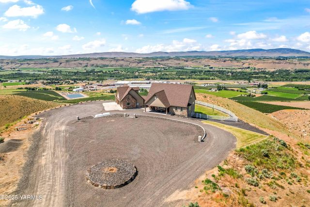1000 Harvest View Dr, Naches, WA 98937