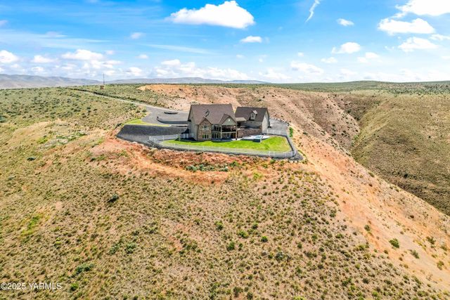 1000 Harvest View Dr, Naches, WA 98937