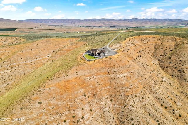 1000 Harvest View Dr, Naches, WA 98937