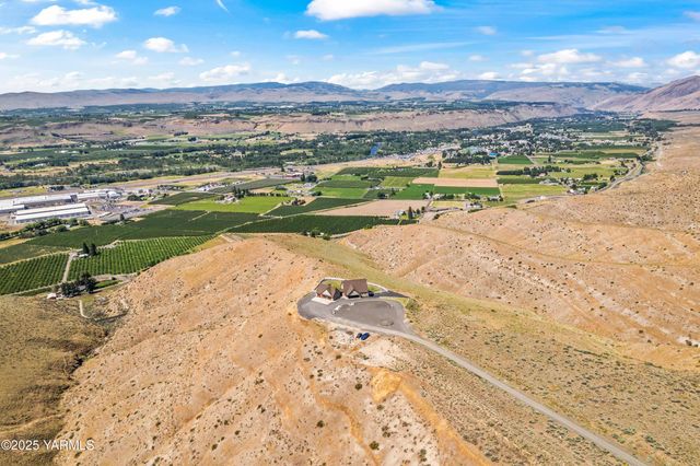 1000 Harvest View Dr, Naches, WA 98937