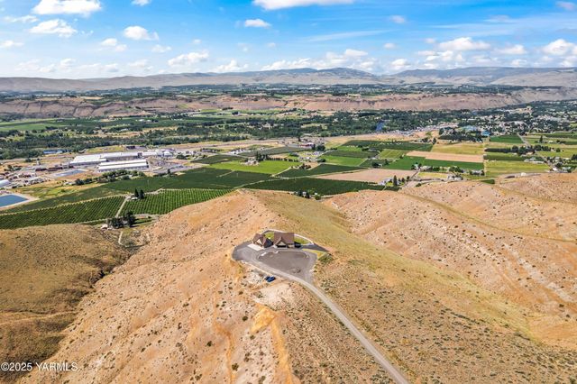 1000 Harvest View Dr, Naches, WA 98937