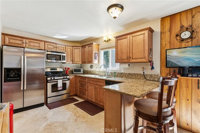 460 Pioneer Road, Lake Arrowhead, CA 92352