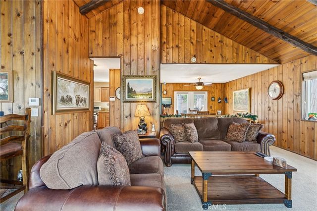 460 Pioneer Road, Lake Arrowhead, CA 92352