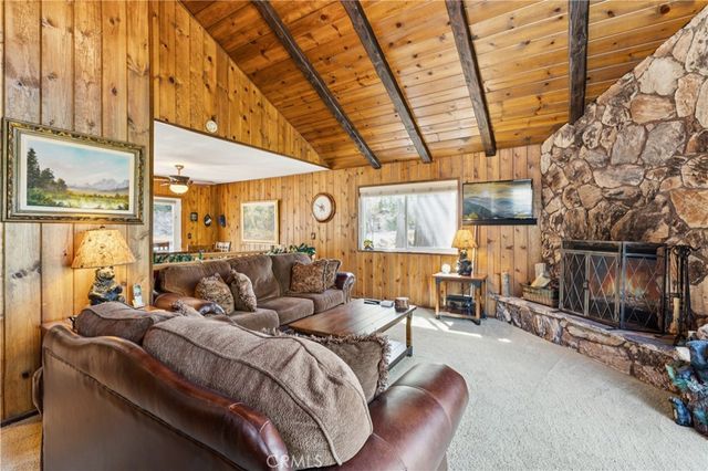 460 Pioneer Road, Lake Arrowhead, CA 92352